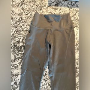 Lululemon leggings Sz 6 with phone pocket
